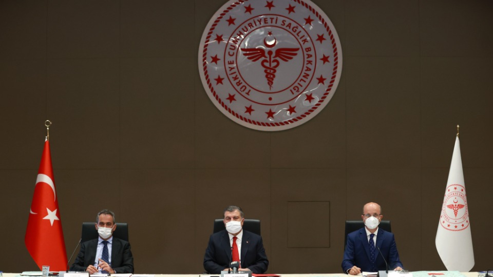 Sağlık Bakanı Koca: Hastaneye yatanların yaklaşık yüzde 90'ı tam aşılı olmayan kişiler